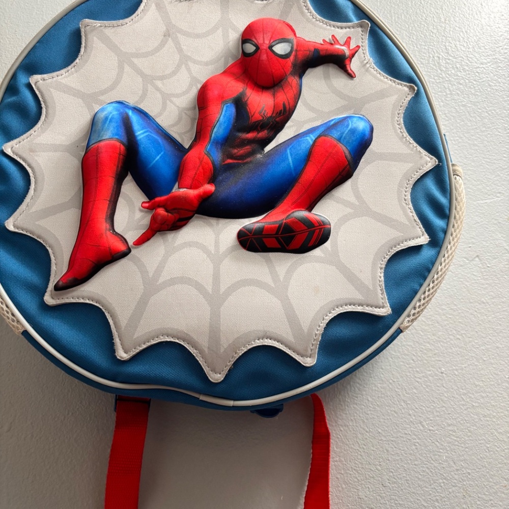 SpiderMan 3D round backpack - Picture 2 of 6